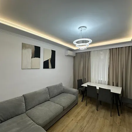 Heart Of A Cozy For Explorers Апартаменты Тирана